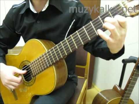 Видео: Самоучитель игры на гитаре - Как соединять аккорды?