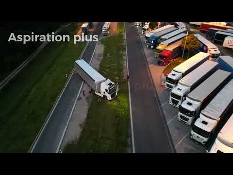 Видео: НЕ ОПЫТНАЯ ФУРА СОВЕРШИЛА НАЕЗД НА ЕЩЕ МОЛОДУЮ И ЗЕЛЕНУЮ ТРАВУ. Ведется разбирательство.