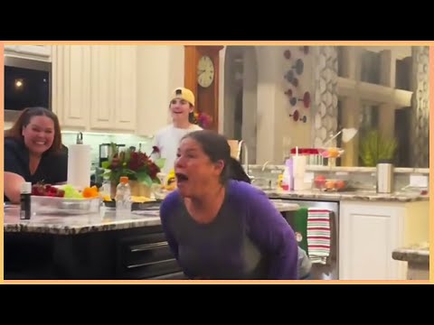 Видео: Самые трогательные моменты воссоединения, которые заставят вас плакать | Эмоциональные реакции ❤️