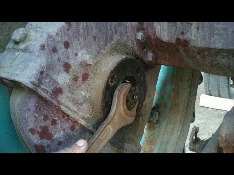 Видео: Сделай сам ☆ Владимирец Т-25 ☆ Устранение люфта в подшипниках задних колёс.