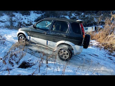 Видео: Играем в царя горы - Daihatsu Terios VS Honda Civic Shuttle