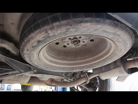 Видео: ТО лебедки запасного колеса на Toyota Harrier MCU30 Тойота Харриер 2004 года