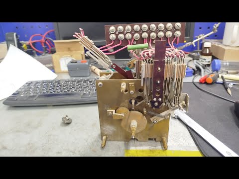 Видео: Как работает механизм гиревых первичных часов ЭПЧГ.