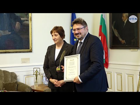 Видео: Кирил Вълчев получи награда от БАН за богата и правилна реч в журналистиката