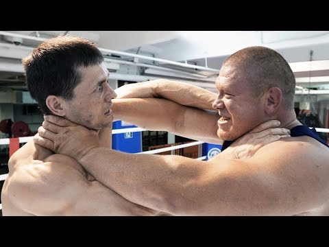 Видео: Боец чуть не раздавил турникмена / Новоселов против Шреддера