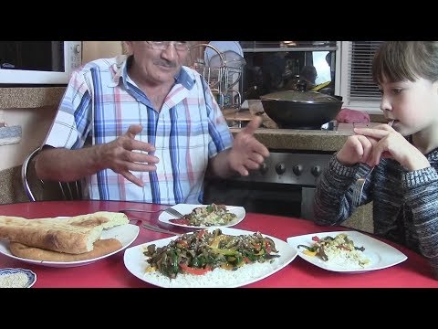 Видео: Мясо по-тайски в глубокой сковороде