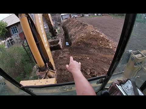 Видео: Как закопать и не проваливаться в траншею с сырым грунтом.