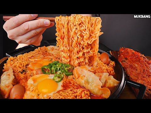 Видео: острая лапша 🍜 SPICY NOODLES KIMCHI DUMPLING SAUSAGE RAMYUN EATING ASMR MUKBANG