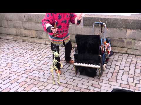 Видео: марионетки на Карловом мосту (Чехия)