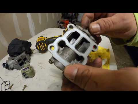 Видео: 96-00 Civic LX, (D16Y7) чистка клапана холостого хода.