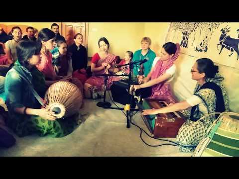 Видео: Киртан нон-стоп Мадхури гопи "Гауранга 2017"