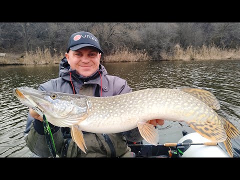 Видео: ВОБЛЕРЫ ТРОЩАТ! ЗИМНИЙ ЖОР! Открытие спиннингового сезона 2020!