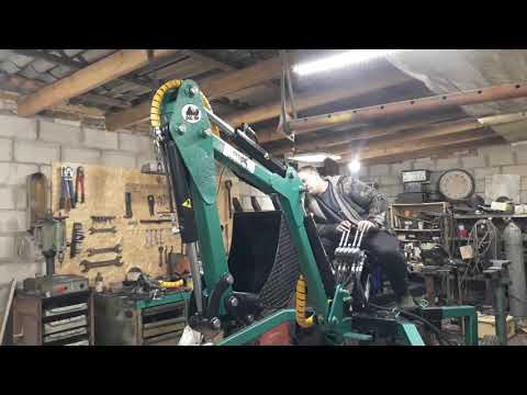 Видео: Прицепной электро мини экскаватор DIG-1M серии ТЕТРА-Х (Тест,запуск.)