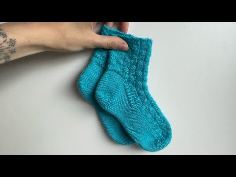 Видео: ПРОСТЫЕ ДЕТСКИЕ НОСКИ/ПОДРОБНЫЙ МАСТЕР-КЛАСС