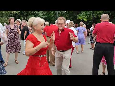 Видео: 24.06.23г. "Есть Красивая Одна Девушка "...в Гомеле на танцполе..