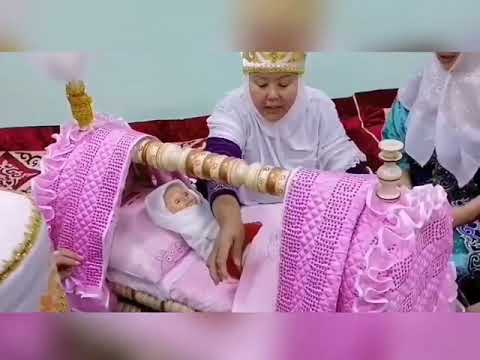 Видео: Этническая вокальная группа Есиль тобы - казахский обряд Бесикке салу (Колыбель-качалка).