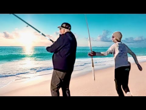 Видео: Когда это происходит, действуйте быстро. Рыба может оказаться в холодильнике. Рыбалка с прибоя, П...