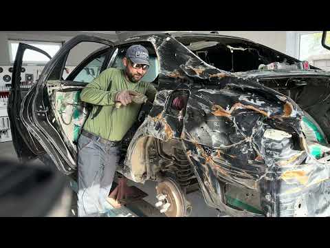 Видео: Toyota Corolla ремонт повреждения кузова замена заднего крыла