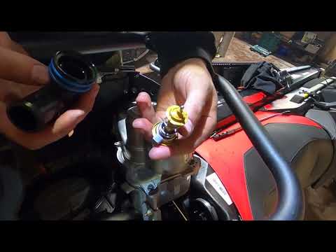 Видео: Skandic SWT 900 ACE 2019 Замена термостата.