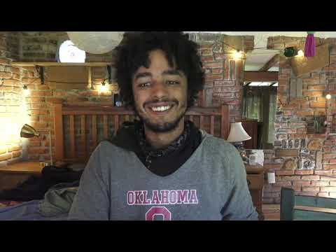 Видео: Мужчины могут только уважать таких женщин.