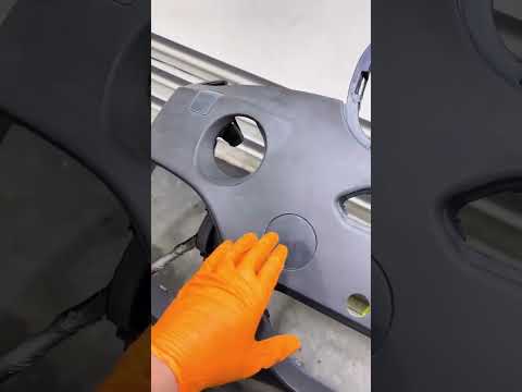 Видео: Так на сервисах не делают! Подготовка ремонтного бампера к окрасу мокрый по мокрому