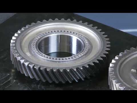 Видео: Замена подшипников нижнего главного вала коробки передач M20 / M32 Opel