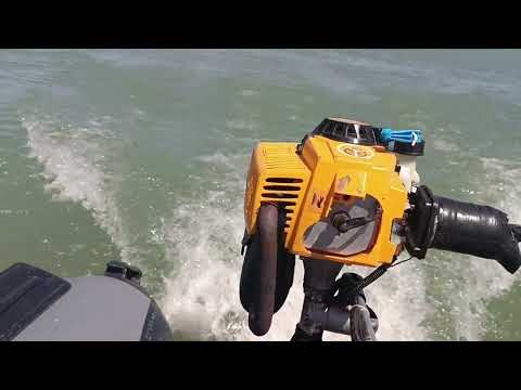 Видео: Лодочный мотор с головой от триммера.