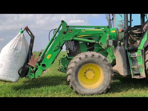 Видео: Вносим удобрение. 2025 год.