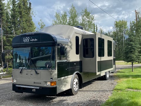 Видео: Экскурсия по гостинице 488 в Скули с горками