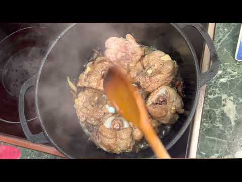 Видео: Плов в чугунной кастрюле.