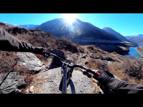 Видео: Ну, я поехал! Начало Тюнгурской тропы от смотровой площадки (фэтбайкинг по Тюнгурской тропе).