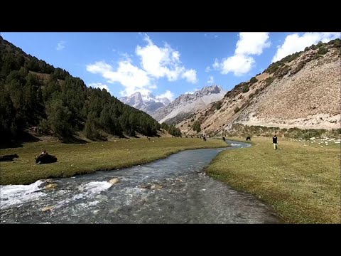 Видео: Таджикистан. Прогулка по долине Фанских гор, окрестности базы Вертекаль.