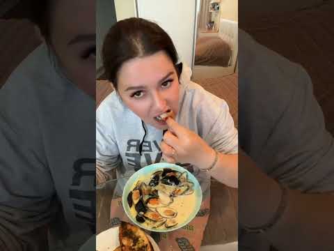 Видео: МУКБАНГ МИДИИ В СЛИВОЧНОМ СОУСЕ #mukbang #обжор #eating #еда #итинг