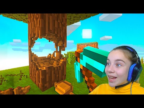 Видео: КАК МНЕ ВЫЖИТЬ в РЕАЛИСТИЧНОМ МАЙНКРАФТЕ Minecraft