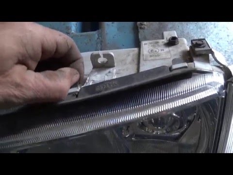 Видео: Skoda . ремонт кронштейнов фары.