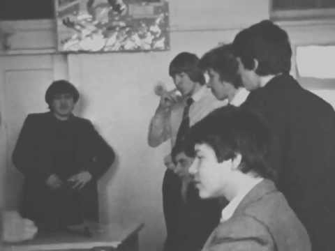 Видео: ШКОЛА № 8 Холмск 1982 год.avi