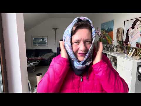 Видео: Хобби для женщин сегодня. Шали и платки. Удобная намотка плптка