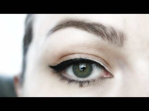Видео: Макияж: Черно - белые полосы модной жизни