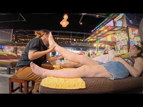 Видео: Расслабляющий массаж ног на улицах Камбоджи