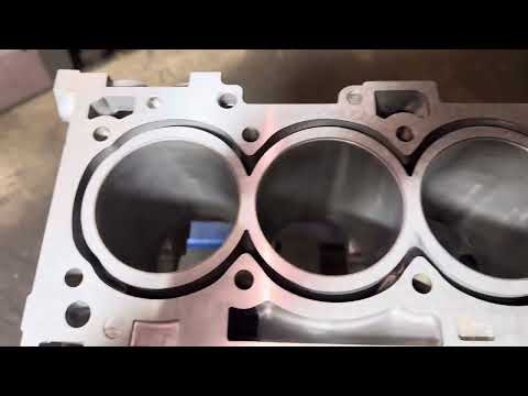 Видео: Врезка маслофорсунок G4KD / G4KE ( в некоторых нет с завода )