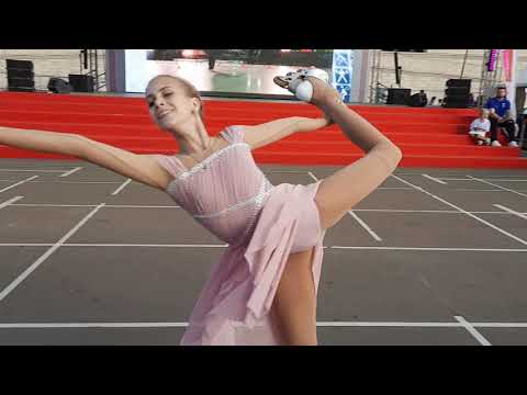 Видео: Олимпийский День, показательное выступление Варгашкиной Полины, фигурное катание на роликах