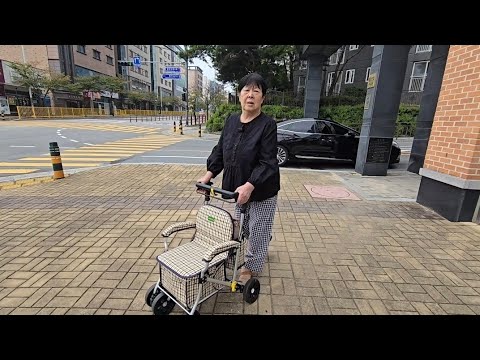 Видео: ПЕНСИОНЕРЫ НА ВЫГУЛЕ|СТРАСТЬ К ПОКУПКАМ