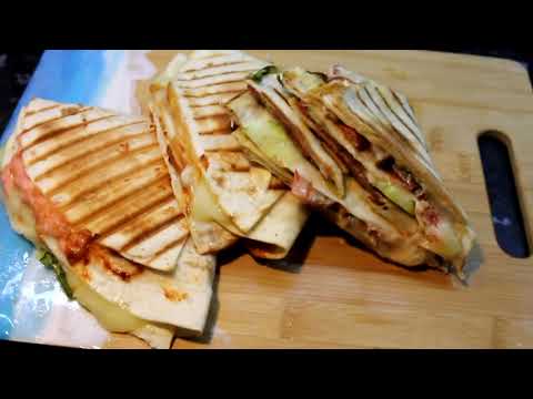 Видео: Сандвичи с питка за тортила 🥪/Tortilla wrap sandwiches