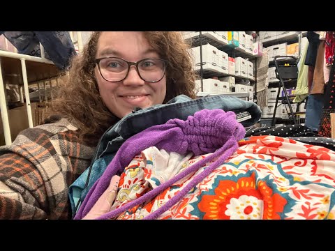 Видео: Аутлет Nashville Goodwill (контейнеры) !! Patagonia, Lululemon, Vintage Worth $$$