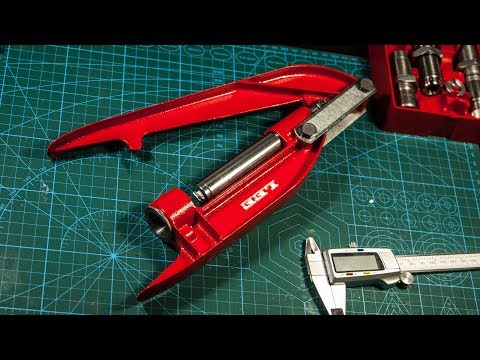 Видео: Обзор и тест LEE Breech Lock Hand Press.