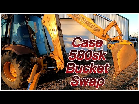 Видео: Как поменять ковши | Экскаватор-погрузчик Case 580sk