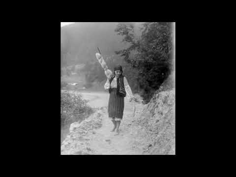 Видео: Через поле широкоє, протягнута нитка