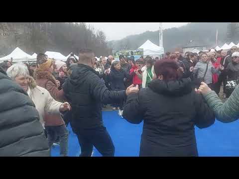 Видео: Празник на сланината и греяната ракия в Априлци 2025 г. - част 1.