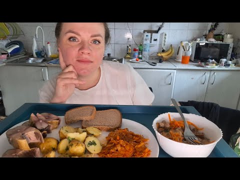 Видео: Мукбанг Скумбрия с картошечкой, грибочки и тушёная капуста| Пошлите поболтаем и поедим #Мукбанг