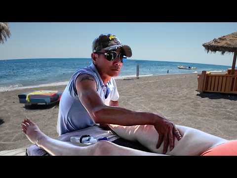Видео: МАССАЖ НОГ на пляже Санторини, ГРЕЦИЯ 😴🇬🇷